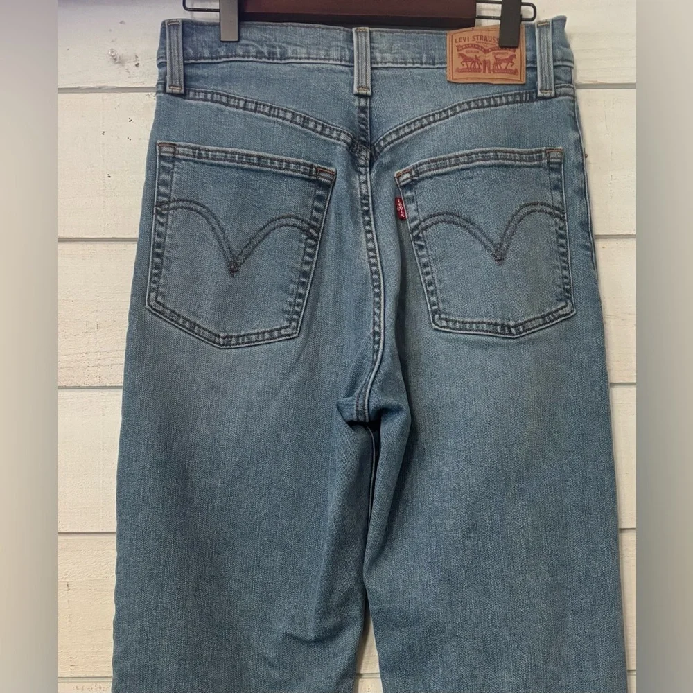 Levi's Ribcage Straight Leg Button Fly High Rise 24W Great Condition! - Picture 8 of 13